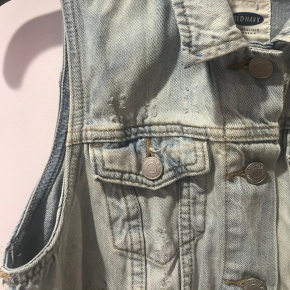 Light Wash Cropped Denim Vest - Picture 4 of 6